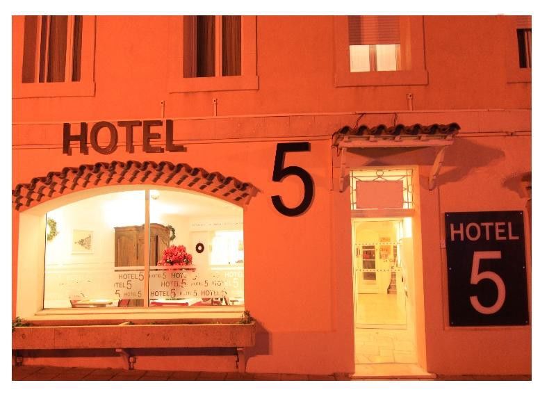 Hotel Le 5 Мартиг Екстериор снимка